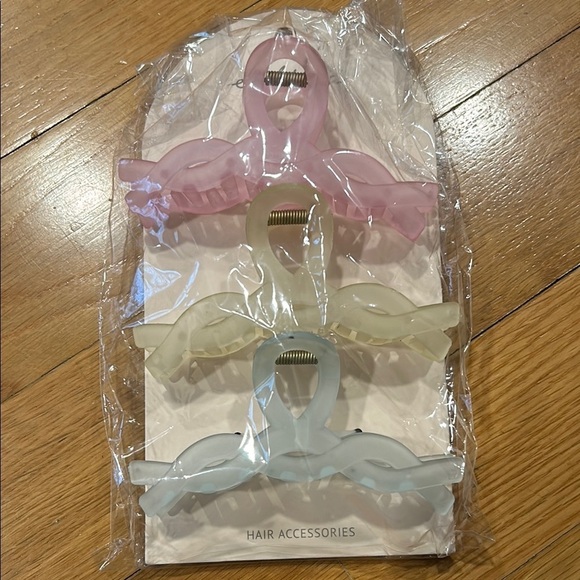 ettika Accessories - Set of 3 Pastel Hair Claw Clips